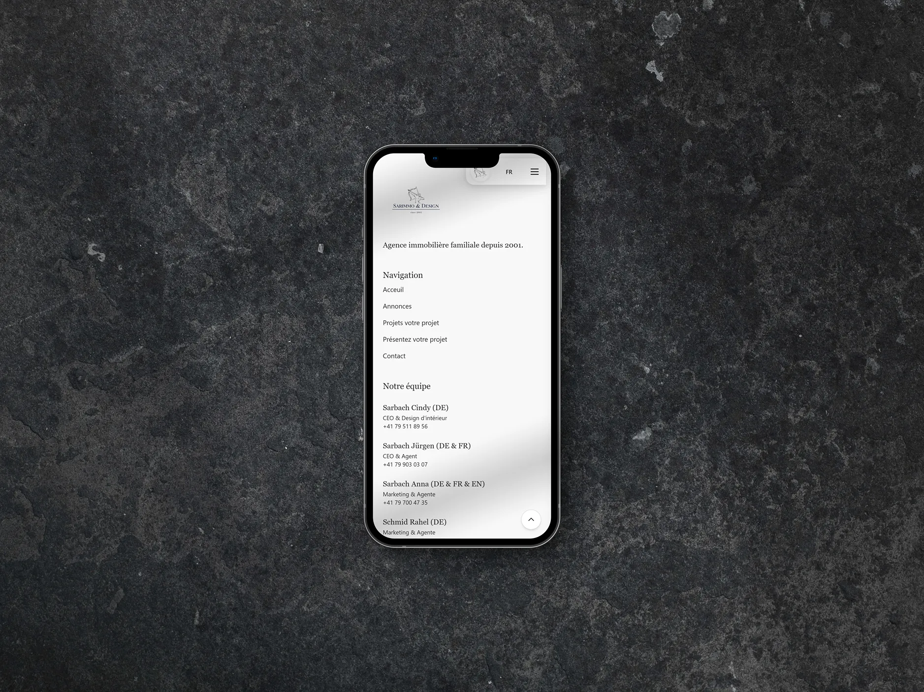 Footer agence immobilière — équipe, navigation et contacts